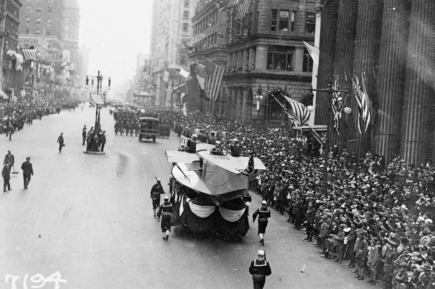 Hundreds of thousands of people attended the Liberty Loan parade in Philadelphia in September 1918, an event that contributed to the spread of the Spanish flu. Joshua Plotkin and colleagues at Princeton have shared an analysis of the optimal ways to intervene with public health measures to avoid a serious second peak of cases in the coronavirus pandemic.