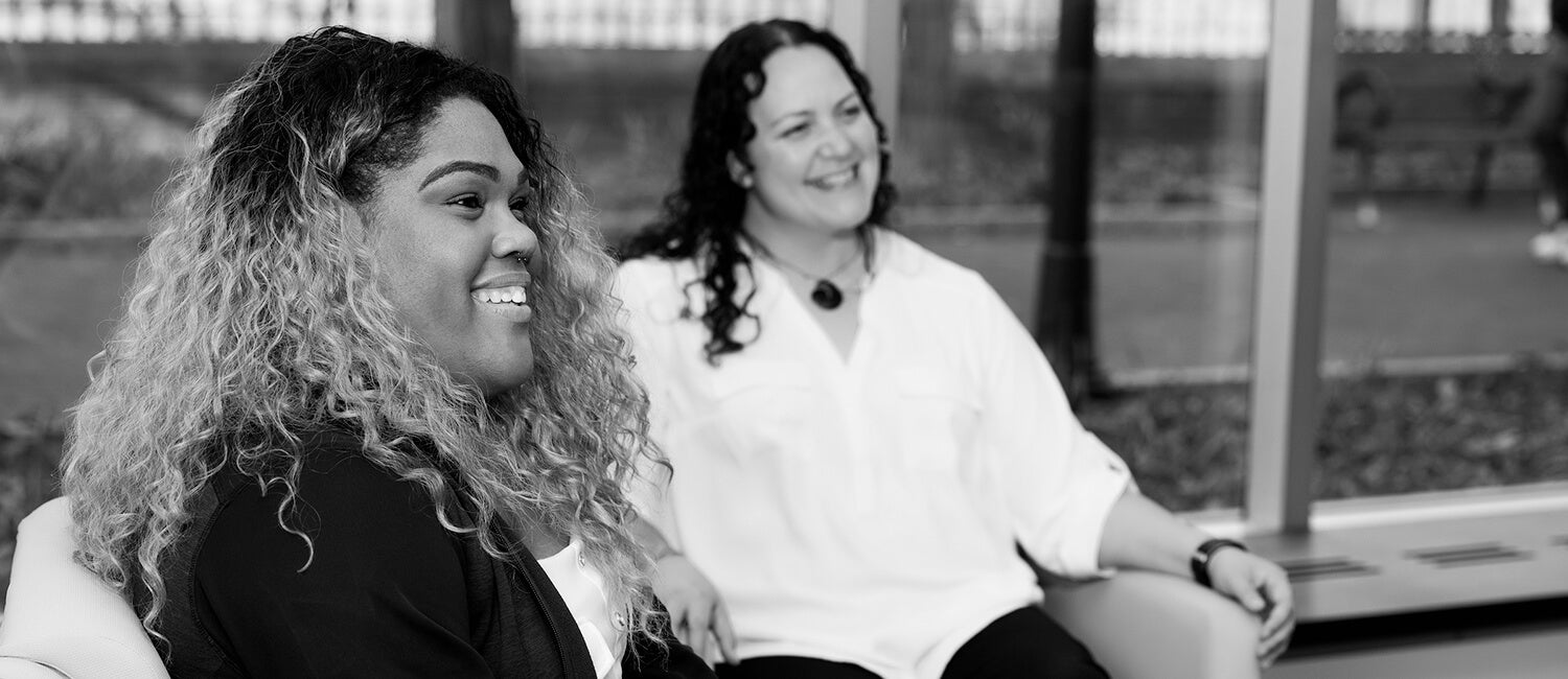 Alexis Massey, V’26 (foreground), and Kiera Zimmerman, V’26, sat down with Bellwether to talk about Penn Vet’s new integrated and dynamic, first year veterinary curriculum. Photo of Alexis Massey and Kiera Zimmerman