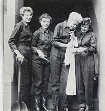 Pioneering women of Penn Vet’s Class of 1963: (From left) Drs. Katherine Houpt, Elinor Brandt, Jeffie Roszel, and Joan O’Brien (not pictured: Barbara Henderson).