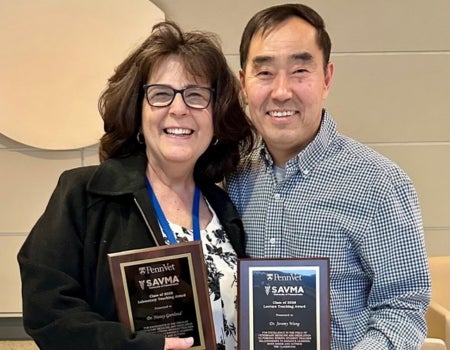 Drs. Gartland and Wang holding SAVMA teaching awards